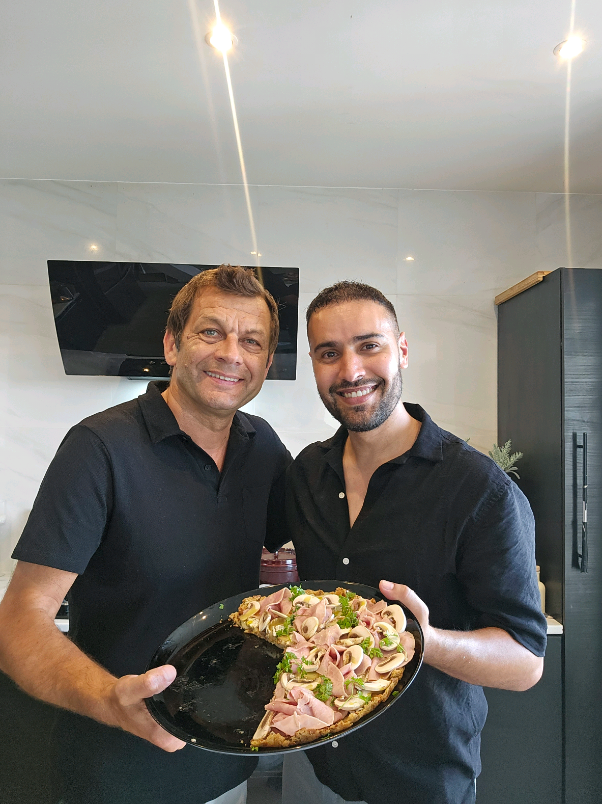A post by @nabil_zemmouri on TikTok caption: Recette détaillée :  Pour  environ 250-265 gr de pain ( quelque soit l'état du pain rassis ou non )  - 250 gr d'eau  - 50 gr de beurre ou huile d'olive  Bien mélanger à la main pendant quelques minutes pour former une boule ( les morceaux ne seront pas dérangeant s'il en reste )  - Cuire au four à 180 pendant 30 minutes  - Se faire plaisir sur les garnitures chaudes ou froides sucrées ou salées #recette #TikTokFood #antigaspi #pain 