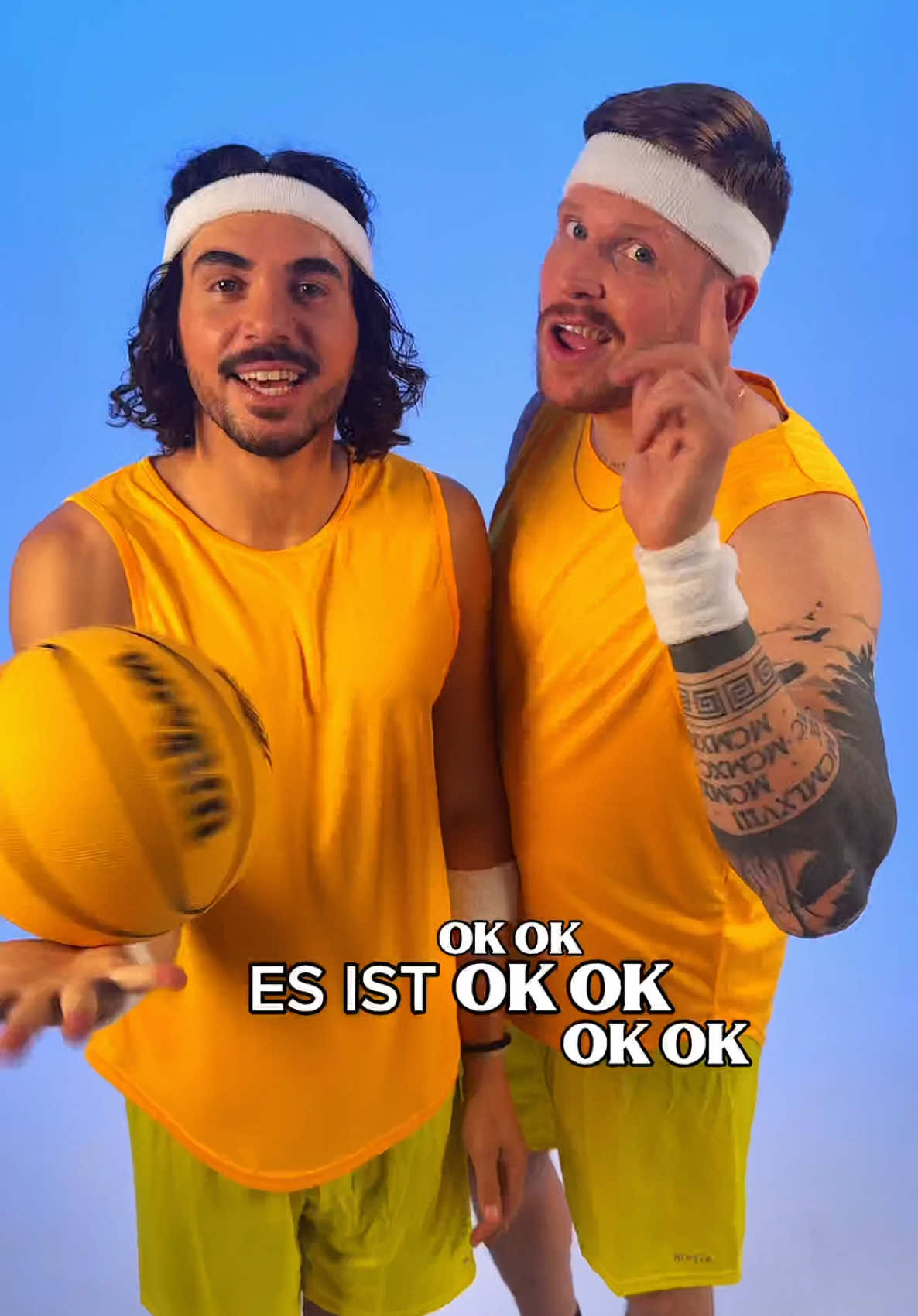 A post by @finch_offiziell on TikTok caption: Es ist 🆗🆗 #fyy #finchassozial #boki #esistokok @heyboki 