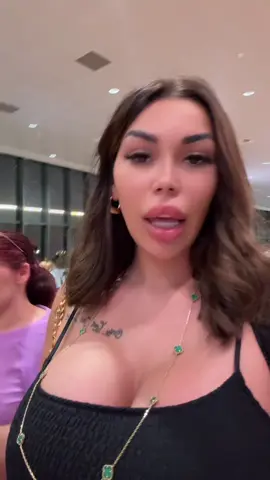 A post by @alexandraalisorii on TikTok caption: Oare de ce se întâmpla ceva de fiecare dată când plec în vacanță?😂