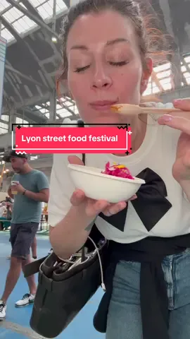 A post by @poopiblh on TikTok caption: What I Eat au Lyon street food festival trouver tous les plats avec du fromage 🧀 🫕 #food #degustation #fromage #cheese #lyon #streetfood #fondue #brioche #cheeseballs #raclette #chef 