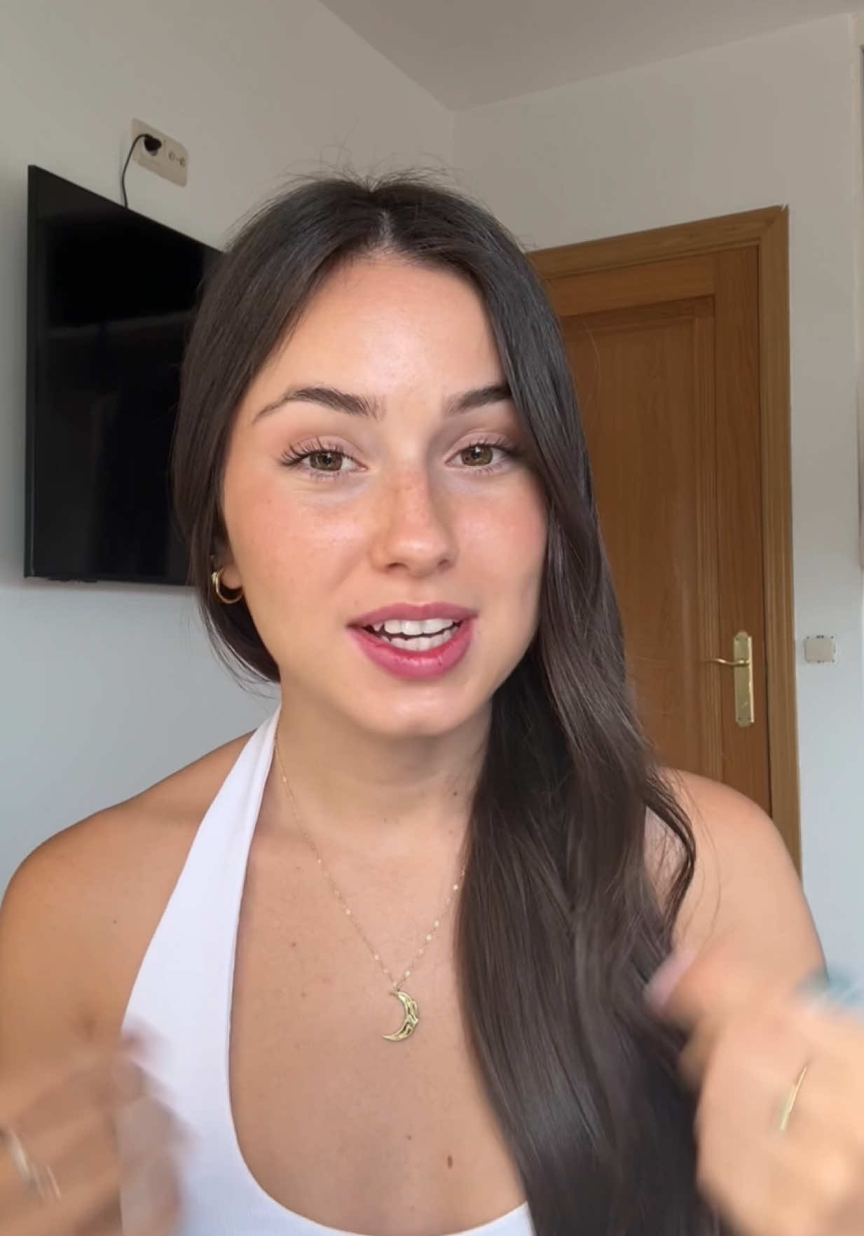 A post by @lilimaartineez on TikTok caption: publi | ¡La vuelta del Lip IV de @NYX ES y no he podido esperar más para probarlo!💄 #Mojateloslabios #NyxCosmetics_es #LipIV #Makeup #Crueltyfreemakeup #Veganmakeup #lipstain #viralmakeup