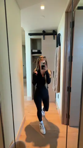 A post by @emmilyelizabethhhh on TikTok caption: Room tour #fyp #napavalley #roomtour 