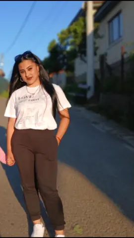 A post by @floreflorentina10 on TikTok caption: #foryou🖤 