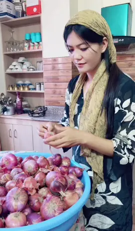 A post by @givina18 on TikTok caption: पैसाले किन्न नसकेको मनको सन्तुष्ति ☺️।      (सानो चिजले दियको धेरै खुसि )☺️#helping #needy people #spreadlove #fypシ 