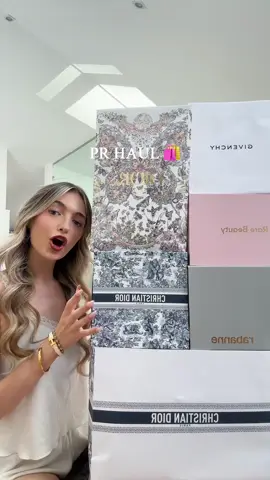 A post by @nerea.laandaa on TikTok caption: y que vivan los hauls 🤍👛 os dejo más cositas por insta!! 🫶🏻 amo todo DEMASIADO ✨ loveuuuu #haultok #haul #prhaul #shoppinghaul #compras 