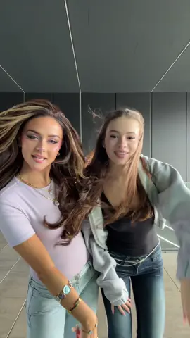 A post by @chiaraspureluv on TikTok caption: you can clearly see it like cmon 