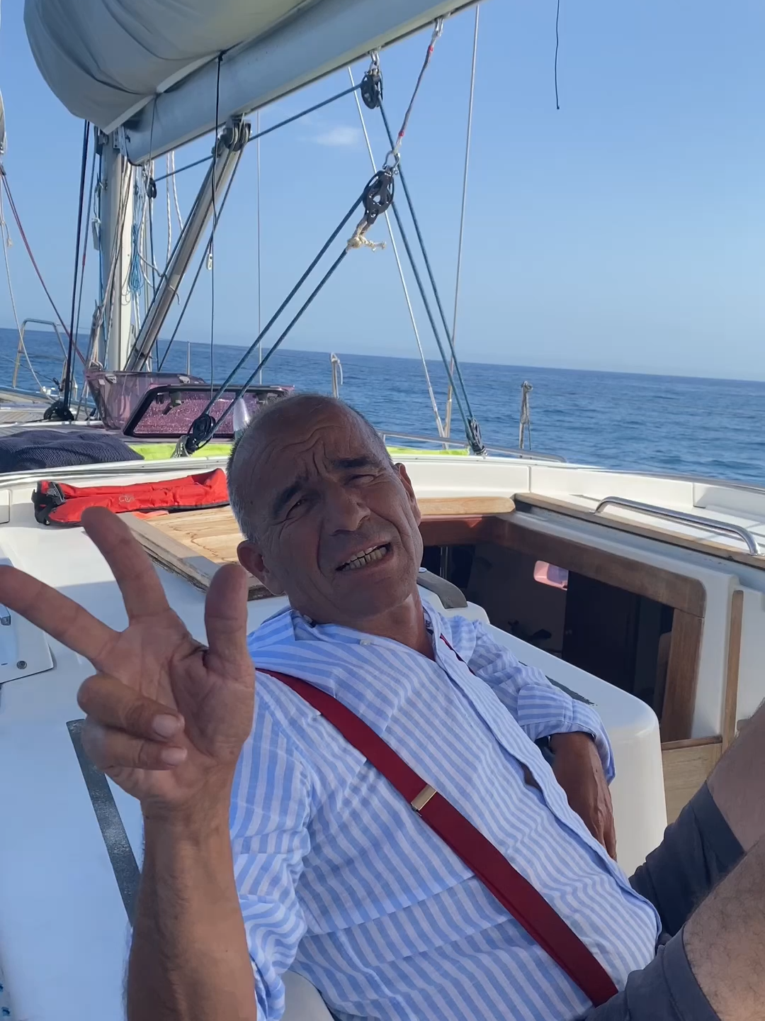 A post by @beppe.veirana on TikTok caption: Se vuoi iniziare a veleggiare in autonomia, la soluzione migliore è acquistare una barca a vela usata. ⛵ Puoi trovarne tante, con qualche anno di vita, in vendita online, a prezzi che non immagini. 💬 Cosa ne pensi dell’usato nel mondo della nautica? Fammelo sapere con un commento e poi seguimi che ti consiglio! ————————- #barcaavela #postobarca  #patentenauticaentro12miglia #beppeveirana #barcausata #liguria #patentenautica #beppeveirana Spiacenti, stiamo riscontrando