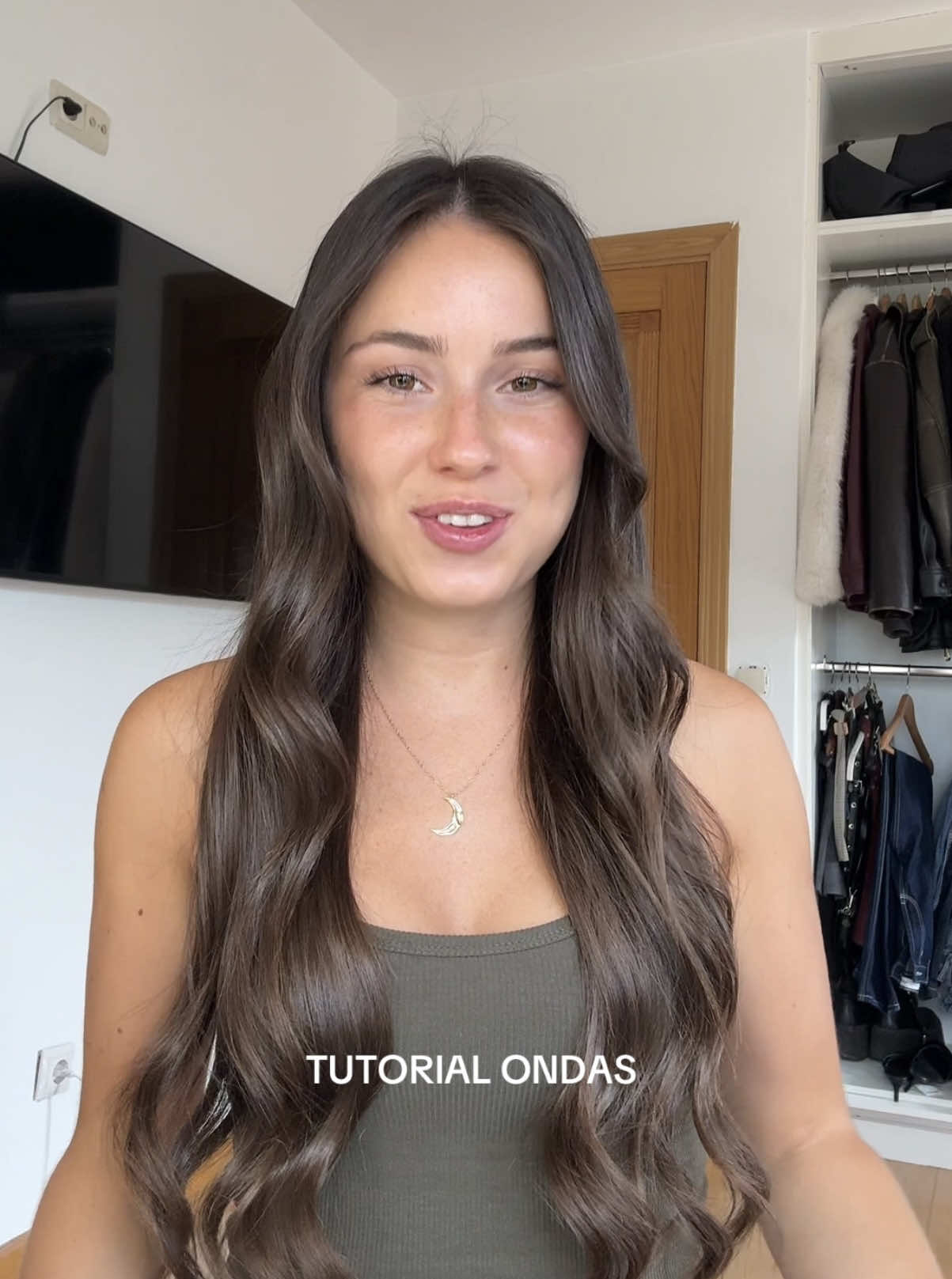 A post by @lilimaartineez on TikTok caption: por fin os he hecho vídeo jeje son súper fáciles de hacer!🫶🏻 #parati #ondas #brunette 