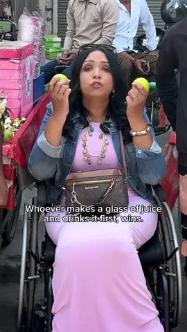 A post by @theofficialgeet on TikTok caption: Jo pehle juice banake pee lega uako wheel apin karne ka mauka milega 🔥 2 bhai orange juice bech rahe the, unka challenge karwaya… jo bhi jeetega… paise ghar me hi rahenge 😅 Waise haarne waqle ko bhi Rs 500 diye the 🙏🏼. Aapko bhi khelni hai game? Join Me to Spread Happiness 👉🏼 @theofficialgeet 🥰 . . #theofficialgeet #lovegeet #humanity #randomactsofkindness #surprise #trending #orangejuice #streetvendor #brothers #tiktokpartner 