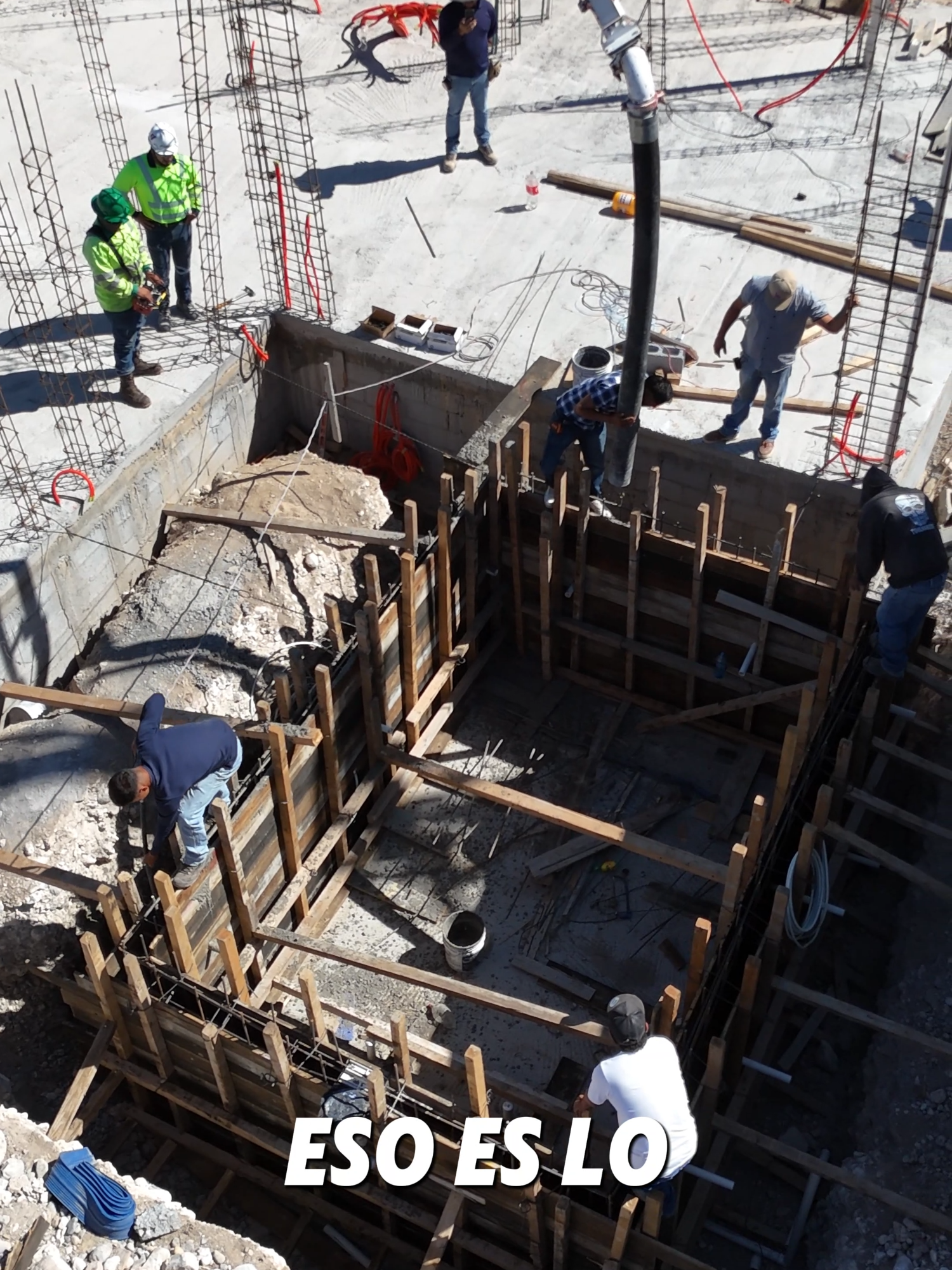A post by @juve3dstudio on TikTok caption: Esto cuesta hacer una alberca #juve3dstudio #juve3d #viral #construccion