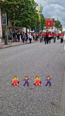 A post by @cecilia.siegert on TikTok caption: #streetparty #tiktok #viralvideotiktok #foryoupage #viral #100k #fypシ #foryou #Cecil🇩🇪🇹🇩 