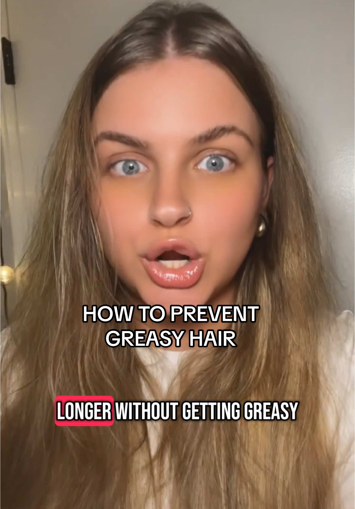 A post by @xosaraahxo on TikTok caption: This helps me hair last atleast 3 days before getting greasy!! Life saverrrr #fyp #dryshampoo #showerlessshampoo #dryshampoohack #greasyhair #greasyhairtips #hairhack #hairhacksandtips #greasyhairtips 