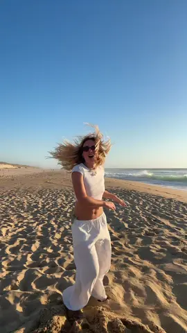 A post by @manondelsolll on TikTok caption: Mon suuud🤍☀️
