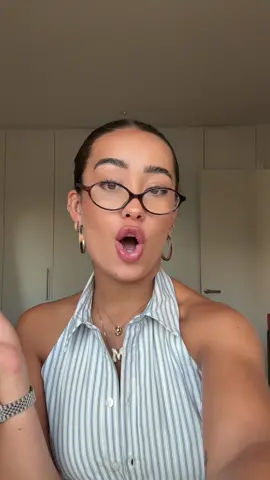 A post by @_riverss_ on TikTok caption: Los que cumplimos años en verano somos los grandes olvidados… publi.  Envíale este video a tus amigos para que aprovechen las rebajas de @miravia hasta el 50% de descuento 💜