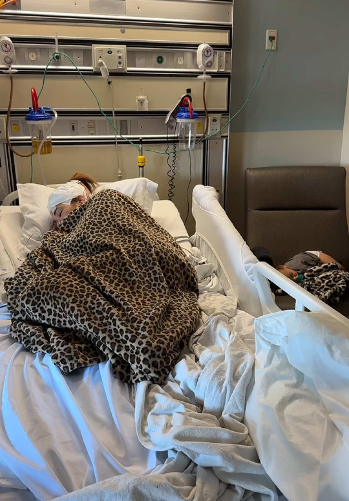 A post by @thereallifesnowwhite on TikTok caption: My moms left side of her face is paralyzed and she is having multiple unexplained seizures. We live in Florida but we’re stuck in Detroit. The link is in her bio anything helps even just sharing the link 
