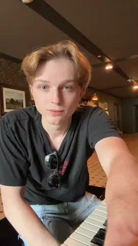 A post by @itsdeaann on TikTok caption: excuse the massive piece of hair sticking off of the back of my head