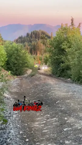 A post by @wa_kingz_offroad on TikTok caption: buen atardecer, ruteando con el equipo …. . . . . #rutaswashington #wakingz #wakingzoffroad #ruteando #offroading #rzr #pnw #fyp #parati #algobien #corridos #walkervalleyorv #utv #aparatos #trending #canamx3 #canamoffroad #maverick #vistas #polaris 