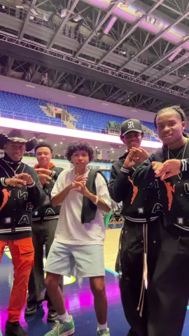 A post by @auntienae95 on TikTok caption: @2BYG sang the house down last night! New fan 🙂‍↕️✨ #auntienae #missboy 