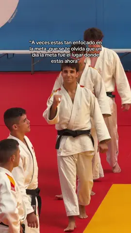 A post by @rodriinavarroo on TikTok caption: Con esta frase grabada en la cabeza ❤️