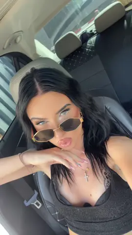 A post by @roxy_foxy_27 on TikTok caption: 🦋. #fyp #neiperteee #algorithm 