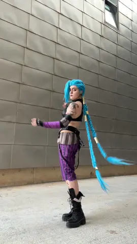A post by @jackwise_clown on TikTok caption: Respuesta a @★✰✯☆𝐾𝐼𝑀 𝐽𝐼𝑆𝑂𝑂☆✯✰★ AQUÍ ESTAAAAA #jinx #jinxcosplay #jinxarcane #Arcane #arcanejinx 