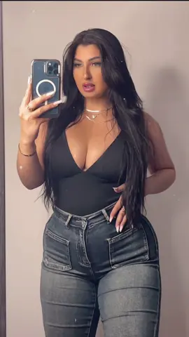 A post by @maria_mutis on TikTok caption: Insta : mary_maria329 #fyp 