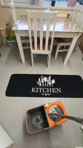 A post by @shukrifiican on TikTok caption: Nadaafada waa muhiim saaxibayaal lol #tiktokshop #somalitiktok #cleaning #kitchen #viralvideos #somaliuk🇬🇧🇸🇴 #tiktokshop 