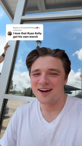 A post by @jacqueszewhipper on TikTok caption: Replying to @PissedoffViking🇩🇰 Guys, we need to stop saying @Ryan Kelly and I look the same #separatedatbirth 
