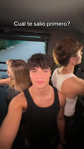 A post by @alvaritobarras on TikTok caption: Cuál te salió primero @Tati @𝖆𝖕𝖔𝖑𝖔 @arigeli 