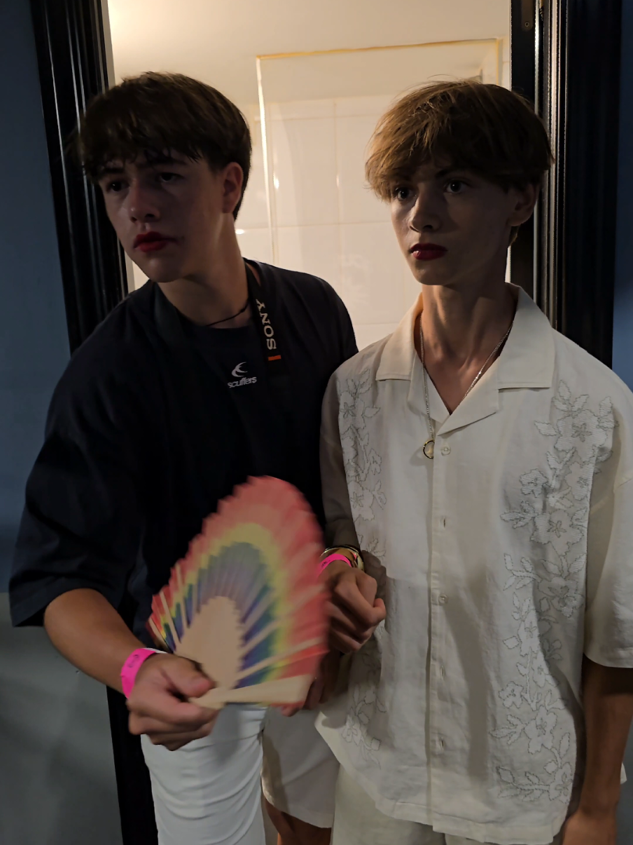 A post by @elcromass on TikTok caption: final feliz (creo) @didac  #elcromas 