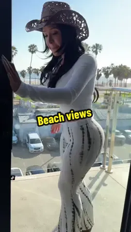 A post by @tinaexplorez on TikTok caption: Missing the beach right now #onthisday #fyp #viralvideo #venicebeach 