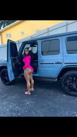 A post by @finibradley on TikTok caption: In Miami With The Vibes💋✨