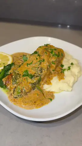 A post by @zaeskitchen on TikTok caption: DO YALL MISS ME? HELLO, SHES BACK ❤️  For this recipe, *serial freestyler* ya have to forgive me, if yall really really want the recipe, I’ll go watch the full vlog and write it out! Lmk 😭 #shesback #salmon #creamysalmon #tuscansalmon #salmonrecipe #easydinner #easydinnerrecipes #dinnerrecipes 
