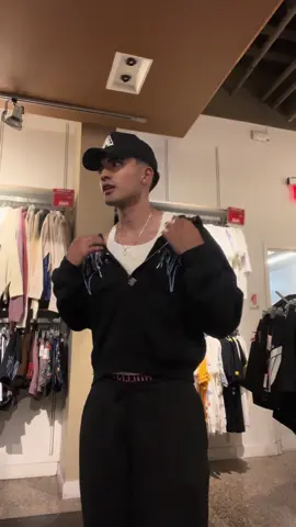 A post by @avila.carloss on TikTok caption: 🫦 #fyp #arizona #elpaso #tx 