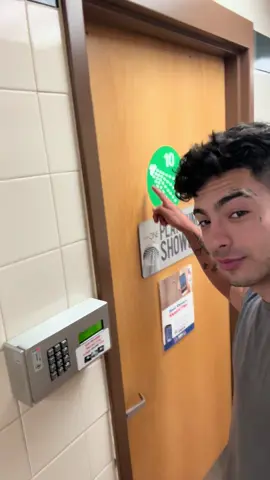 A post by @naimdarrechilemete on TikTok caption: Día 23 conduciendo hasta Japón estamos ya en Los angeles 