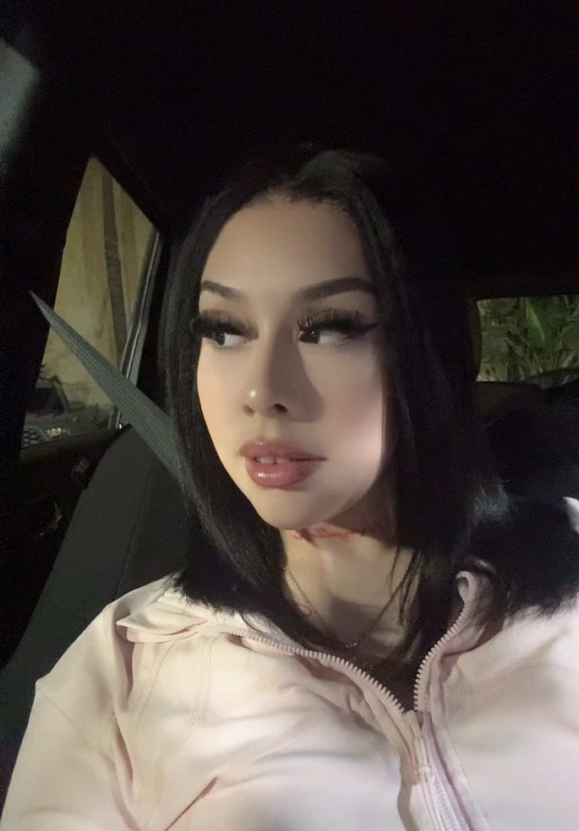 A post by @moneykbbyy on TikTok caption: 😍😍