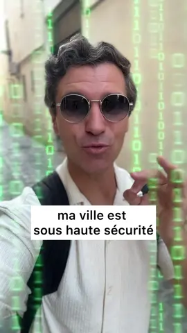 A post by @frenchschooltv on TikTok caption: Vocabulaire intermédiaire de l’évènementiel et de la sécurité en français. Alors, quel a été le dernier évènement important dans votre ville et comment c’était ?
