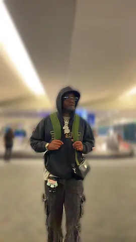 A post by @oochie_da_ruler264 on TikTok caption: Guess who’s back Detroit ! The king! #fyp #ForYouPage #Explore #ExplorePage #Viral #ViralVideo 