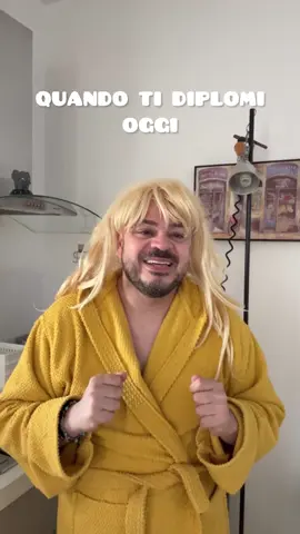 A post by @mandrake1984real on TikTok caption: IMBARAZZI - QUANDO TI DIPLOMI OGGI VS IERI