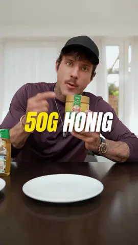 A post by @christian.wolf on TikTok caption: Triggerwarnung: Weder Honig, noch Agavendicksaft und auch Datteln sind KEIN Zuckerersatz. Und wer den doofen Typen mit Halstattoo nicht glauben will (und Chemie geschwänzt hat) kann @foodchemprof_dwefers zuhören