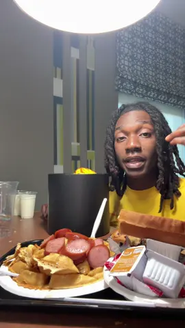 A post by @iluvceomomotion on TikTok caption: Good morning Fam God bless yall🙏🏿💜 please pray for a YN😭 #food #foodtiktok #goodmorning #breakfast #blessed #hotelfood #waffles #syrup #sausage #bagel #egg #cheese #car #broken #prayforme #okc #oklahoma #mukbang #mukbangeatingshow #fyp