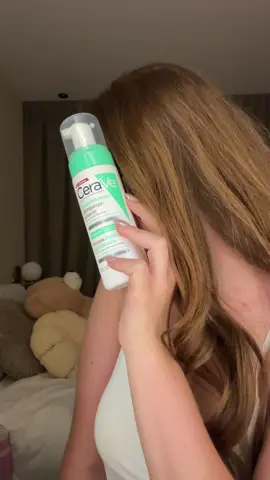 A post by @rhodekok on TikTok caption: #AD | ik zou dat nooit zeggen @CeraVe #CeraVe 