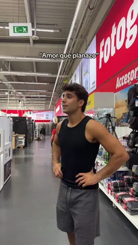 A post by @rodriinavarroo on TikTok caption: Que fresquito se está JAJA 