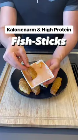 A post by @fitness.compani0n on TikTok caption: thunFISH-STICKS für deine Diät oder Deinen Muskelaufbau ✅💪🏼 Proteinreich  Schnell  Easy Kalorienarm  #highprotein #schnellerezepte #keto #eiweiß #diät #muskelaufbau 
