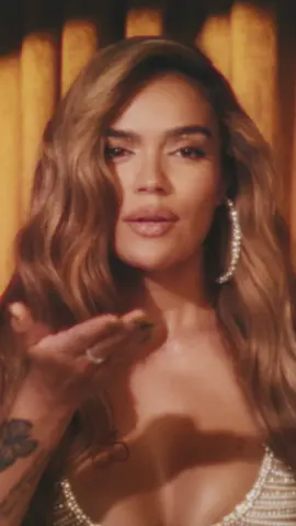 A post by @karolg on TikTok caption: No te quedes sin vivir esta experiencia única que diseñé junto a @airbnb    Reserva ahora atraves del link en Airbnb 🧡🪇