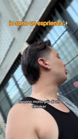 A post by @alessandrocossari_ on TikTok caption: se la mia vita avesse un trailer sarebbe questo #perte #viral 
