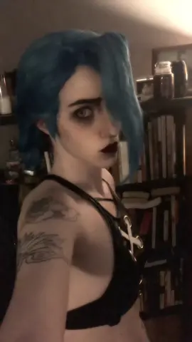 A post by @sleeplesskingcoss on TikTok caption: #jinx #arcane #arcaneleagueoflegends #arcanejinx #lol #leagueoflegends 