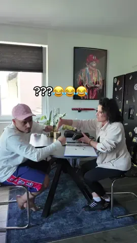 A post by @ninogashi on TikTok caption: Wenn das Viral geht fress ich n Besen 🧹. #fyy #fürdich #fail #mama #geld #balkan #prank #stress #finanzamt 