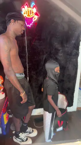 A post by @cueballcapalot0 on TikTok caption: Gimme The Money 💰 🤣