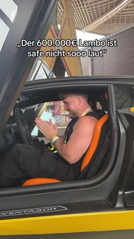 A post by @flowiehe on TikTok caption: 600.000€ Lambo drücken ✅ Crazy😂👊🏼 @Gönrgy #trend #sound #lambo #fitness 